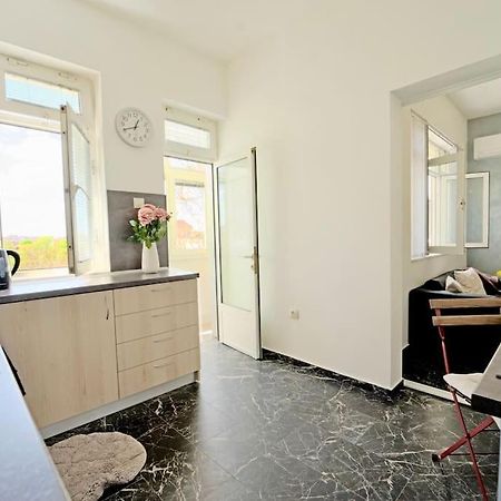 Cozy 1-Bedroom Flat In The Very Center Of Sofia Bagian luar foto