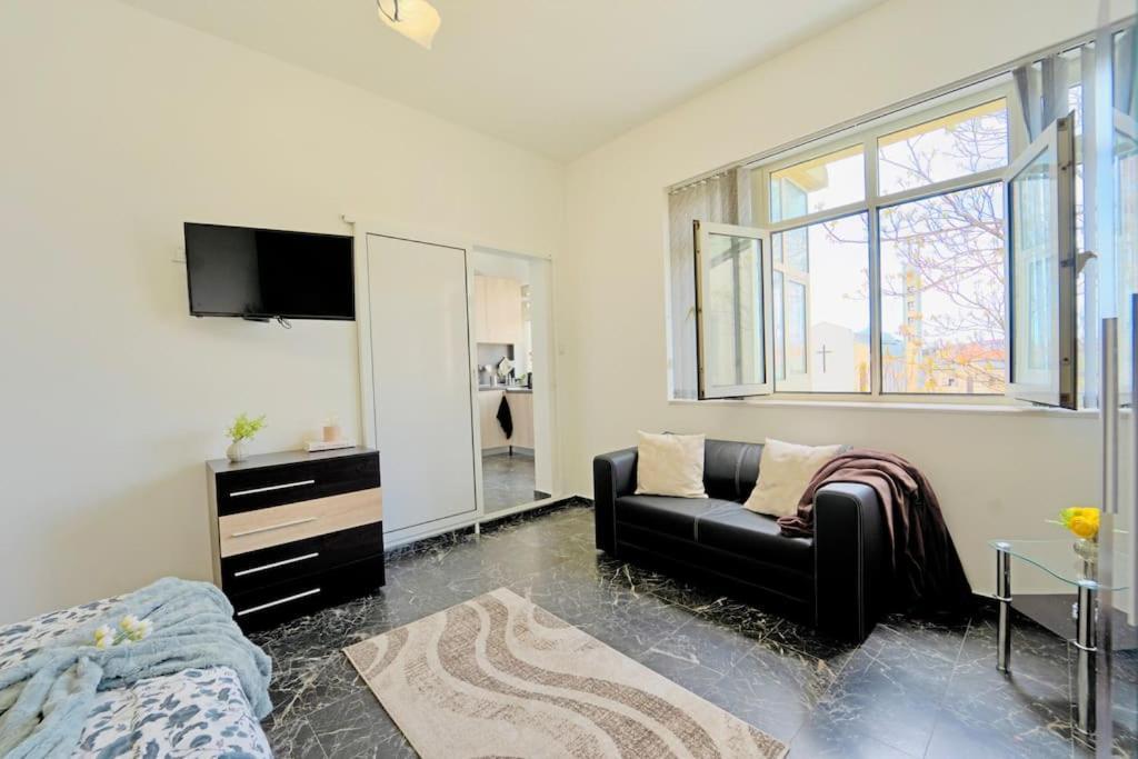 Cozy 1-Bedroom Flat In The Very Center Of Sofia Bagian luar foto