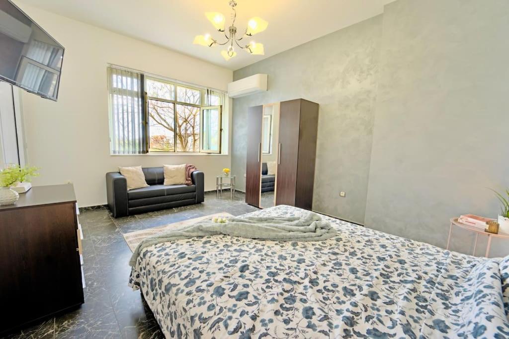 Cozy 1-Bedroom Flat In The Very Center Of Sofia Bagian luar foto