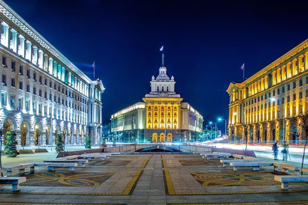 Cozy 1-Bedroom Flat In The Very Center Of Sofia Bagian luar foto