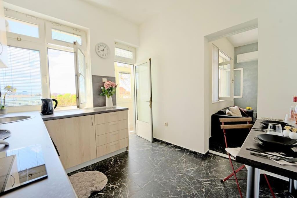 Cozy 1-Bedroom Flat In The Very Center Of Sofia Bagian luar foto