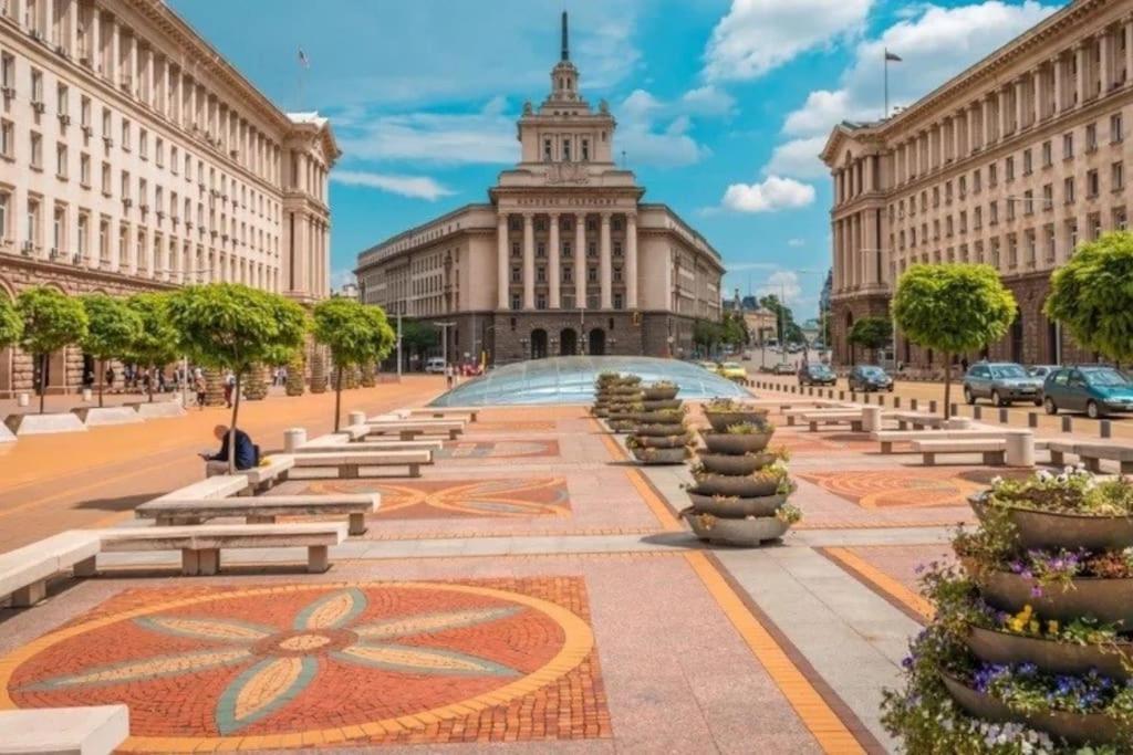 Cozy 1-Bedroom Flat In The Very Center Of Sofia Bagian luar foto